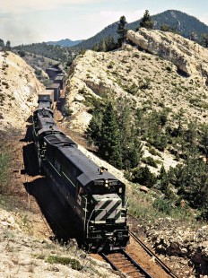 Westbound Burlington Northern Railroad freight train in Skyline, Montana, on July 9, 1979. Photograph by John F. Bjorklund, © 2015, Center for Railroad Photography and Art. Bjorklund-10-20-01