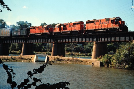 Northbound Ann Arbor Railroad freight train passing over Huron River in Ann Arbor, Michigan, on August 21, 1974. Photograph by John F. Bjorklund, © 2015, Center for Railroad Photography and Art. Bjorklund-01-10-08