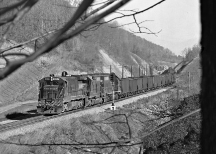 Southbound Clinchfield Railroad coal train rolls through valley toward Erwin, Tennessee, in October 1974. Photograph by J. Parker Lamb, © 2016, Center for Railroad Photography and Art. Lamb-01-090-02