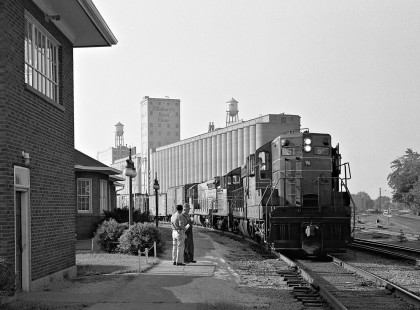 Chicago & Illinois Midland Railway Peoria train awaits clearance to depart Springfield, Illinois, in August 1959. Photograph by J. Parker Lamb, © 2015, Center for Railroad Photography and Art. Lamb-01-054-06