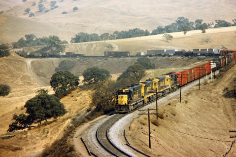 Santa Fe Railway freight train in Bealville, California, on September 18, 1975. Photograph by John F. Bjorklund, © 2015, Center for Railroad Photography and Art. Bjorklund-04-19-03