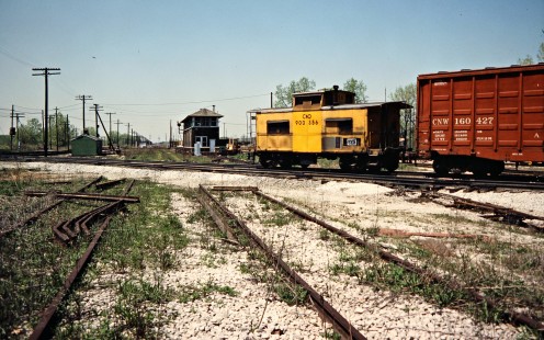 Eastbound Baltimore and Ohio Railroad freight train in Hammond, Indiana, on May 12, 1984. Photograph by John F. Bjorklund, © 2015, Center for Railroad Photography and Art. Bjorklund-16-27-04