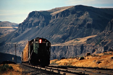 Eastbound Burlington Northern Railroad freight train near Columbia River in Washington, on July 20, 1974. Photograph by John F. Bjorklund, © 2015, Center for Railroad Photography and Art. Bjorklund-08-17-14