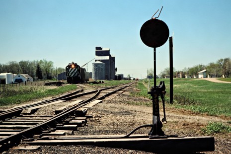 Eastbound Burlington Northern Railroad in Streeter, North Dakota, on May 16, 1978. Photograph by John F. Bjorklund, © 2015, Center for Railroad Photography and Art. Bjorklund-09-24-21