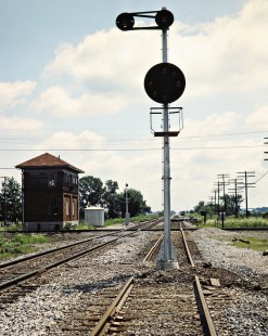 Baltimore and Ohio Railroad color position light signal in Hamler, Ohio, on July 26, 1986. Photograph by John F. Bjorklund, © 2015, Center for Railroad Photography and Art. Bjorklund-17-22-02