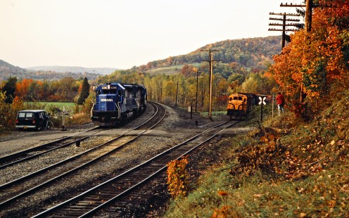 Westbound Guilford freight train (right) on the Delaware and Hudson Railway next to a Conrail freight train in Lanesboro, Pennsylvania, on October 18, 1985. Photograph by John F. Bjorklund, © 2015, Center for Railroad Photography and Art. Bjorklund-18-28-16