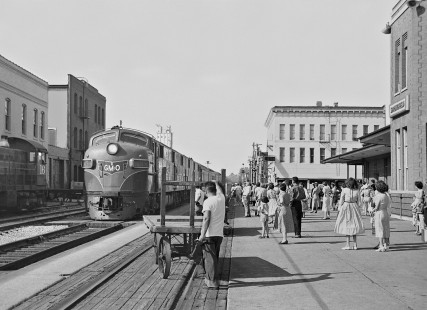 Southbound Gulf, Mobile and Ohio Railroad <i>Alton Limited</i> passenger train pulls into Springfield, Illinois, on August 30, 1958. Photograph by J. Parker Lamb, © 2015, Center for Railroad Photography and Art. Lamb-01-064-06