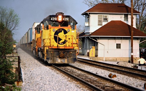 Westbound Baltimore and Ohio Railroad freight train in Newton Falls, Ohio, on May 19, 1984. Photograph by John F. Bjorklund, © 2015, Center for Railroad Photography and Art. Bjorklund-16-29-12