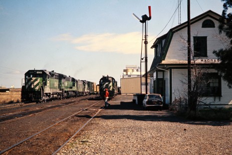 Southbound Burlington Northern Railroad freight trains stopped in Madras, Oregon, on April 26, 1975. Photograph by John F. Bjorklund, © 2015, Center for Railroad Photography and Art. Bjorklund-09-04-06