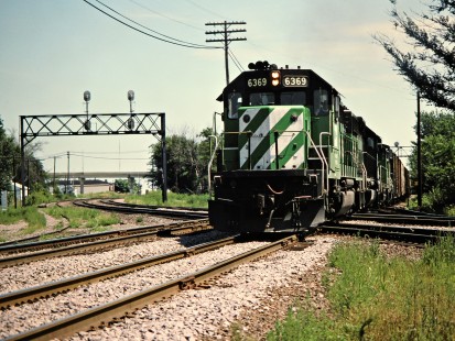 Westbound Burlington Northern Railroad freight train in Rochelle, Illinois, on August 11, 1991. Photograph by John F. Bjorklund, © 2015, Center for Railroad Photography and Art. Bjorklund-14-13-13