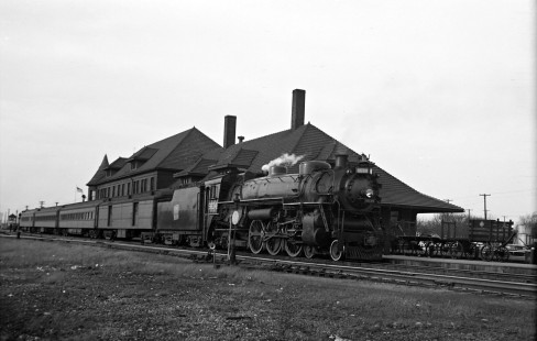 Grand Trunk Western steam locomotive no. 5624 leads passenger train at Durand, Michigan, circa 1940. Photograph by Robert Hadley.  Hadley-03-098-02; © 2016, Center for Railroad Photography and Art