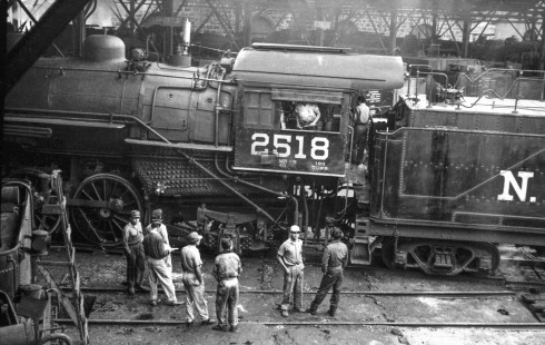 National Railways of Mexico workers prepare to move and turn steam locomotive no. 2518 on August 30, 1960. Rose-01-125-02;  Photograph by Ted Rose, © 2015, Center for Railroad Photography and Art