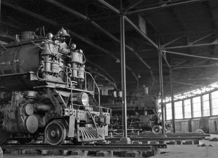 National Railways of Mexico roundhouse at Terminal del Valle de Mexico in Tlalnepantla de Baz, Mexico, circa 1960. Rose-01-117-18; Photograph by Ted Rose, © 2015, Center for Railroad Photography and Art