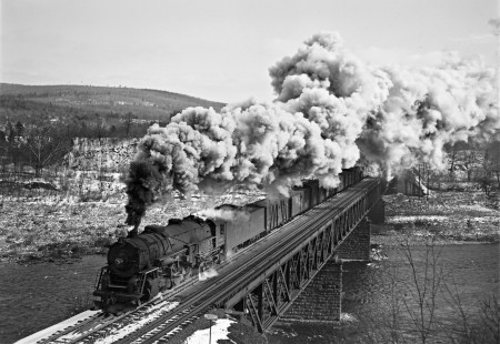Erie Railroad 2-8-4 steam locomotive no. 3320 pulling a westbound freight train across the Delaware River Bridge at Millrift, Pennsylvania, on December 1, 1939. Photograph by Donald W. Furler, © 2017, Center for Railroad Photography and Art, Furler-03-049-01
