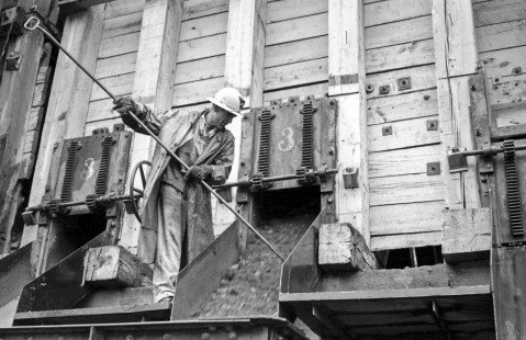 Chihuahua Mining Company worker loading ore into a narrow gauge hopper in Chihuahua, Mexico on August 15, 1961. Rose-01-182-17; Photograph by Ted Rose,  © 2015, Center for Railroad Photography and Art