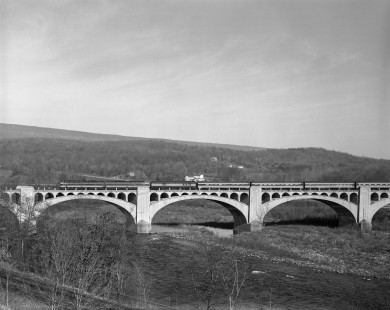 Erie Lackawanna Railroad locomotive no. 825 leads westbound passenger train no. 1, the "Phoebe Snow," across the Delaware River Viaduct between Portland, Pennsylvania, and Columbia, New Jersey, on November 14, 1966. Photograph by Victor Hand. Hand-EL-30-113.JPG