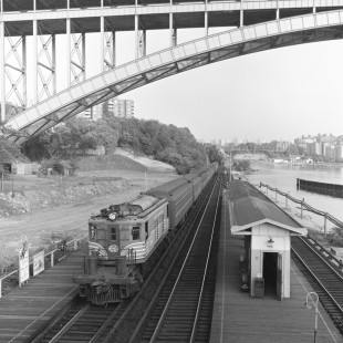 New York Central electric locomotive no. 260 leads a passenger train in Spuyten Duyvil neighborhood in New York, New York, in 1962. Photograph by Victor Hand. Hand-NYC-PC-CR-X31-019