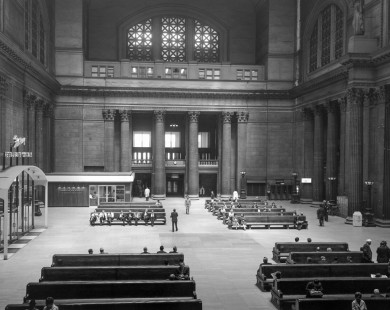 Interior of Chicago Union Station, western terminus of the Pennsylvania Railroad, on May 6, 1968. Photograph by Victor Hand. Hand-PRR-32-097