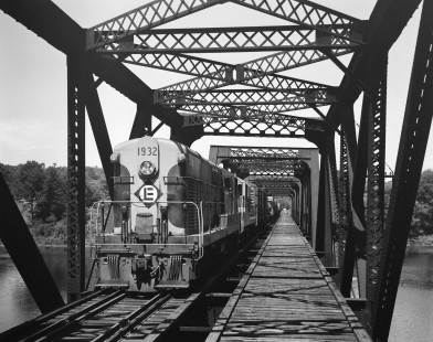 Erie Lackawanna Railroad locomotive no. 1932 hauls eastbound freight over the Old Road bridge over the Delaware River in Delaware, New Jersey, on June 26, 1965; Photograph by Victor Hand. Hand-EL-30-056.JPG