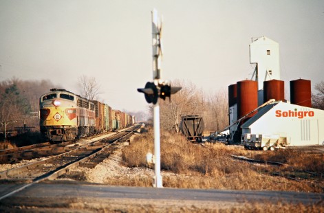 Westbound Erie Lackawanna Railway freight train at Harrod, Ohio, on November 15, 1975. Photograph by John F. Bjorklund, © 2016, Center for Railroad Photography and Art. Bjorklund-55-20-19