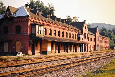 Erie Lackawanna Railway depot at Susquehanna, Pennsylvania, on July 22, 1975. Photograph by John F. Bjorklund, © 2016, Center for Railroad Photography and Art. Bjorklund-55-08-15