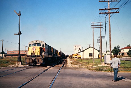 Eastbound Erie Lackawanna Railway freight train at Lima, Ohio, on September 13, 1975. Photograph by John F. Bjorklund, © 2016, Center for Railroad Photography and Art. Bjorklund-55-09-19