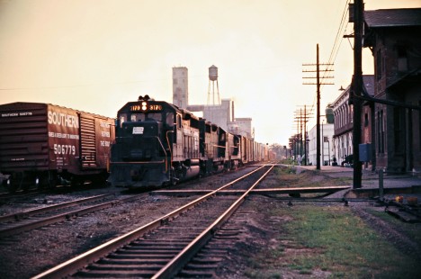 Eastbound Penn Central freight train at Delphos, Ohio, on June 4, 1972. Photograph by John F. Bjorklund, © 2016, Center for Railroad Photography and Art. Bjorklund-79-17-15