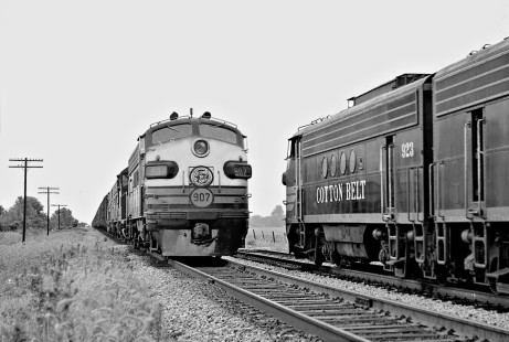 Southbound Cotton Belt Route manifest freight train passes counterpart near Stuttgart, Arkansas in June 1960. Photograph by J. Parker Lamb, © 2016, Center for Railroad Photography and Art. Lamb-02-058-02
