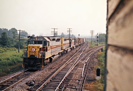 Eastbound Erie Lackawanna Railway freight train at Niobe, New York, on July 20, 1975. Photograph by John F. Bjorklund, © 2016, Center for Railroad Photography and Art. Bjorklund-55-05-20
