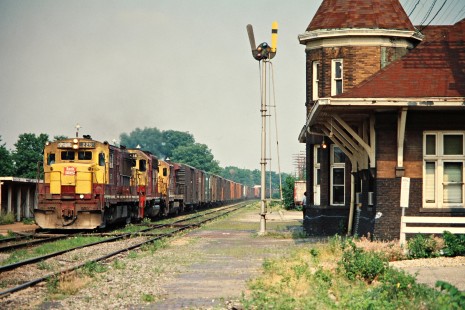 Westbound Rock Island freight train at Ottawa, Illinois, on May 30, 1977. Photograph by John F. Bjorklund, © 2016, Center for Railroad Photography and Art. Bjorklund-82-08-22