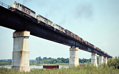 Southbound Kansas City Southern Railway freight train over the Arkansas River in Spiro, Oklahoma, on July 18, 1977. Photograph by John F. Bjorklund, © 2016, Center for Railroad Photography and Art. Bjorklund-61-13-19