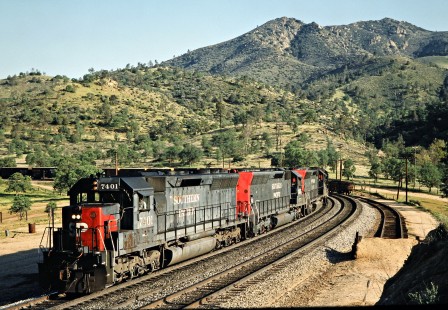 Westbound Southern Pacific Railroad freight train in Walong, California, on April 13, 1989. Photograph by John F. Bjorklund, © 2016, Center for Railroad Photography and Art. Bjorklund-87-22-12