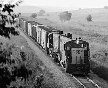 Southbound Atchison, Topeka and Santa Fe Railway local freight train starts uphill after leaving Moody, Texas, on foggy afternoon in March 1980. Photograph by J. Parker Lamb, © 2016, Center for Railroad Photography and Art. Lamb-02-070-05