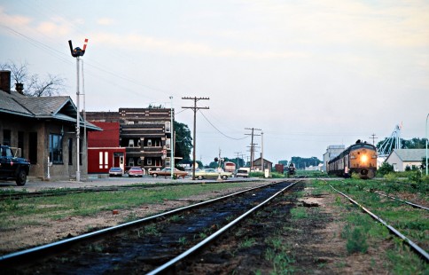 Westbound Milwaukee Road freight train in Calmar, Iowa, on May 28, 1977. Photograph by John F. Bjorklund, © 2016, Center for Railroad Photography and Art. Bjorklund-65-17-16