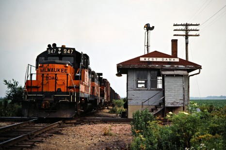 Northbound Milwaukee Road freight train at Baltimore and Ohio Railroad crossing in West Dana, Indiana, on July 1, 1978. Photograph by John F. Bjorklund, © 2016, Center for Railroad Photography and Art. Bjorklund-66-23-12