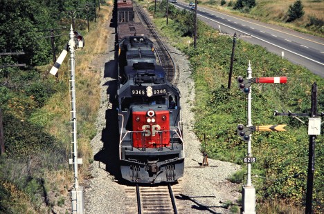 Westbound Southern Pacific Railroad freight train passing semaphore at Divide, Oregon, on July 23, 1979. Photograph by John F. Bjorklund, © 2016, Center for Railroad Photography and Art. Bjorklund-85-08-12
