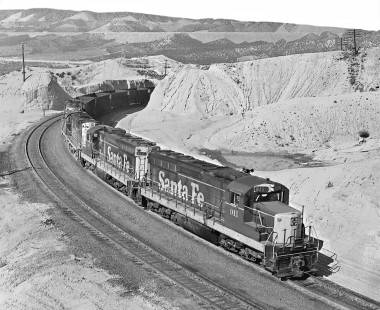 Eastbound Atchison, Topeka and Santa Fe Railway empty coal train approaches Cajon Summit in June 1968. Photograph by J. Parker Lamb, © 2017, Center for Railroad Photography and Art. Lamb-02-101-01