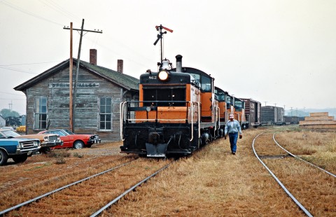 Westbound Milwaukee Road freight train at Spring Valley, Minnesota, on September 29, 1977. Photograph by John F. Bjorklund, © 2016, Center for Railroad Photography and Art. Bjorklund-65-19-13