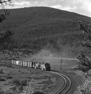 Eastbound Denver and Rio Grande Western Railroad freight train struggles upgrade two miles from Tennessee Pass in July 1980. Photograph by J. Parker Lamb, © 2017, Center for Railroad Photography and Art. Lamb-02-096-08