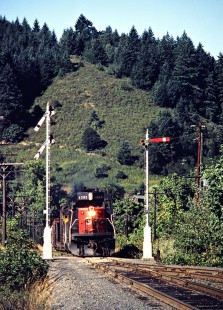 Westbound Southern Pacific Railroad freight train in Drain, Oregon, on July 23, 1979. Photograph by John F. Bjorklund, © 2016, Center for Railroad Photography and Art. Bjorklund-85-08-08