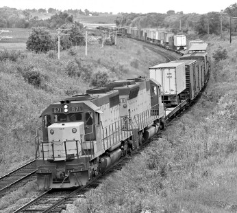 Eastbound Chicago and North Western Railway freight train approaching Le Grande, Iowa, in June 1973. Photograph by J. Parker Lamb, © 2017, Center for Railroad Photography and Art. Lamb-02-105-11