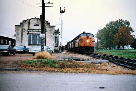 Eastbound Milwaukee Road freight train at Postville, Iowa, on September 30, 1977. Photograph by John F. Bjorklund, © 2016, Center for Railroad Photography and Art. Bjorklund-65-21-14