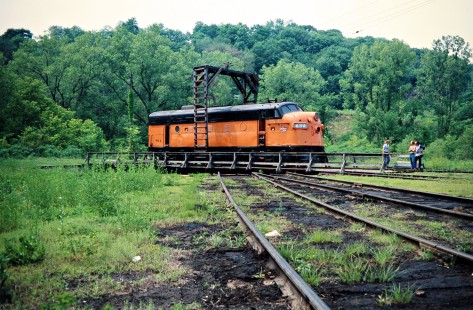 Milwaukee Road locomotive on turntable at Marquette, Iowa, on May 28, 1977. Photograph by John F. Bjorklund, © 2016, Center for Railroad Photography and Art. Bjorklund-65-15-15