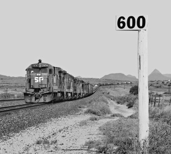 Eastbound Southern Pacific Railroad manifest waits in Strobel siding west of Alpine, Texas, (milepost refers to Houston) in April 1986. Photograph by J. Parker Lamb, © 2017, Center for Railroad Photography and Art. Lamb-02-084-04