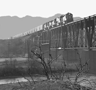 Tucson-bound Southern Pacific Railroad manifest freight train crossing Rio Grande at El Paso, Texas, in early morning of April 1981. Photograph by J. Parker Lamb, © 2017, Center for Railroad Photography and Art. Lamb-02-089-07
