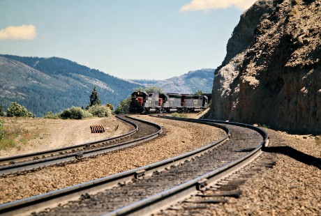 Westbound Southern Pacific Railroad freight train at Emigrant Gap, California, in July 1977. Photograph by John F. Bjorklund, © 2016, Center for Railroad Photography and Art. Bjorklund-85-02-17