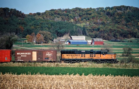 Southbound Milwaukee Road freight train in Melvina, Wisconsin, on October 20, 1978. Photograph by John F. Bjorklund, © 2016, Center for Railroad Photography and Art. Bjorklund-67-14-19