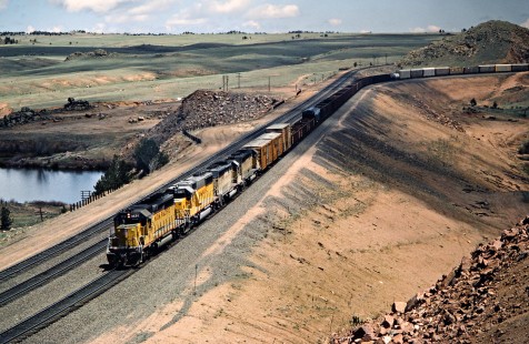 Westbound Union Pacific Railroad freight train in Dale, Wyoming, on May 17, 1986. Photograph by John F. Bjorklund, © 2016, Center for Railroad Photography and Art. Bjorklund-90-25-14