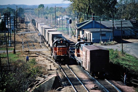 Eastbound Milwaukee Road freight train approaching Sparta, Wisconsin, on October 20, 1978. Photograph by John F. Bjorklund, © 2016, Center for Railroad Photography and Art. Bjorklund-67-13-16