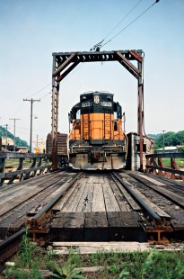 Milwaukee Road locomotive on turntable at Marquette, Iowa, on May 28, 1977. Photograph by John F. Bjorklund, © 2016, Center for Railroad Photography and Art. Bjorklund-65-15-03